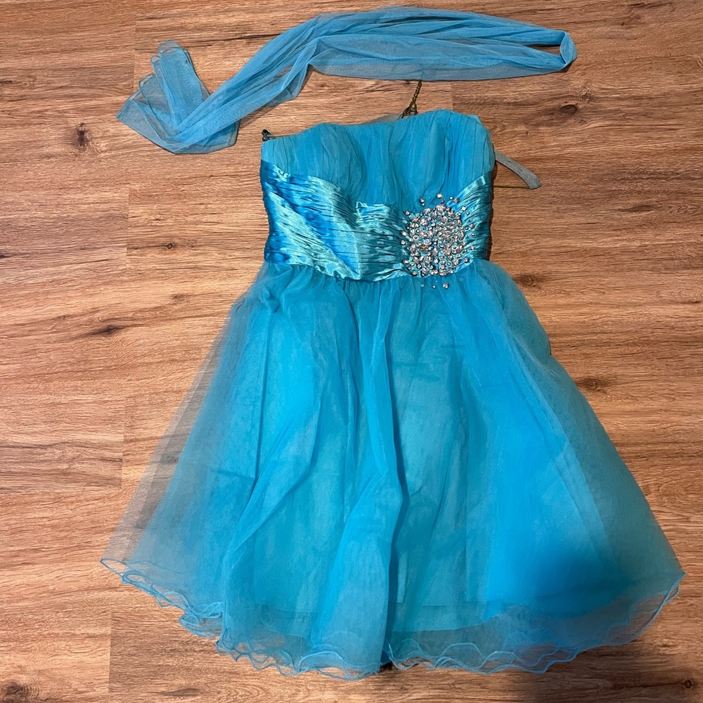 Sexy mini party / prom dress size M  NWT